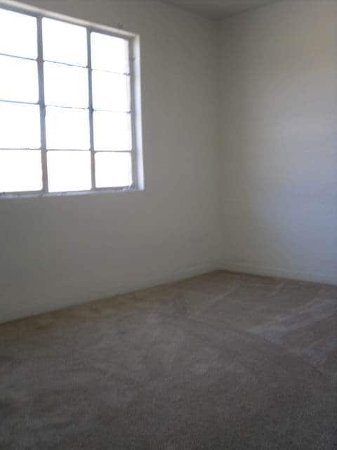 Building Photo - 729 W University Dr