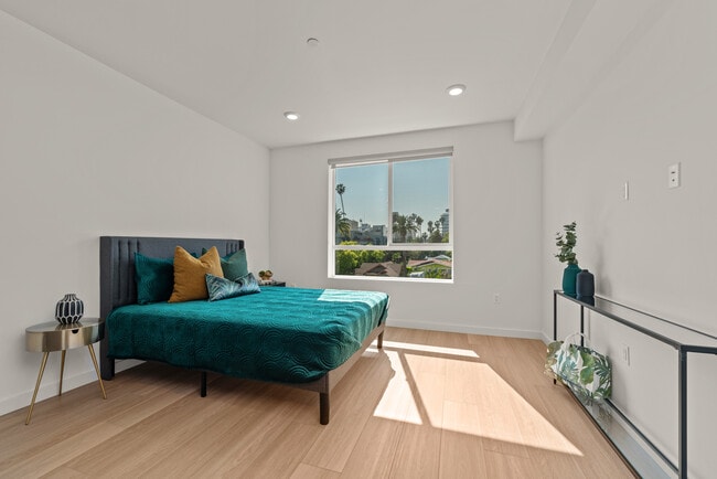 Building Photo - Sophia Hollywood