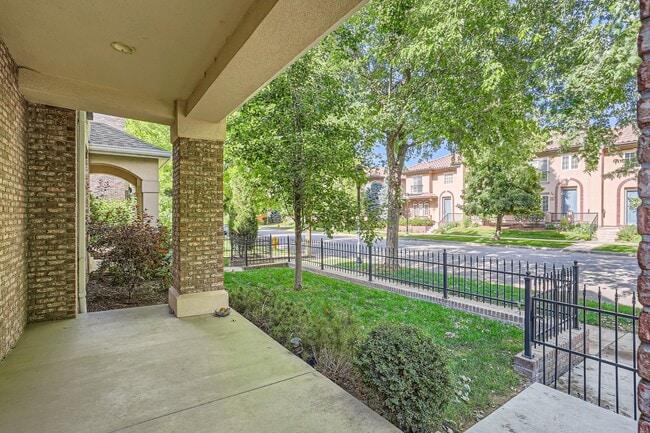 Building Photo - 247 S Garfield St