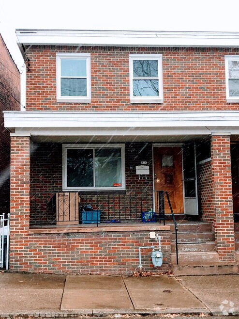 Building Photo - 916 Portland St