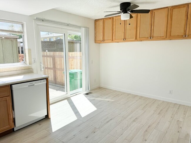 Building Photo - 650 S Carr St