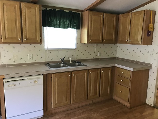 Building Photo - 2048 NC-212