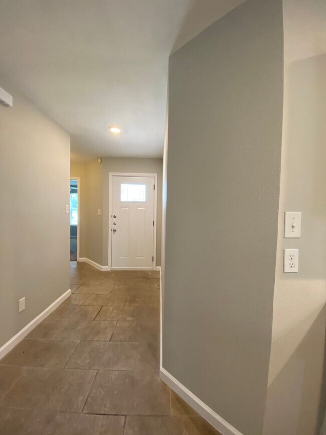 Building Photo - Meadow Brook