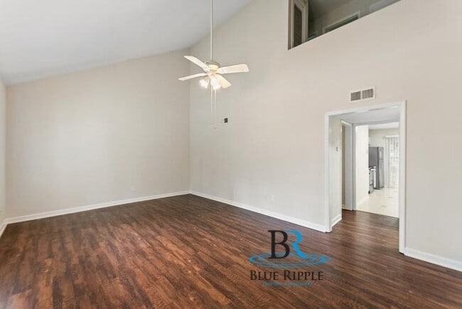 Building Photo - Spacious 3BR/2Bth Prime Smyrna Location on Dead End Street! Move in Special