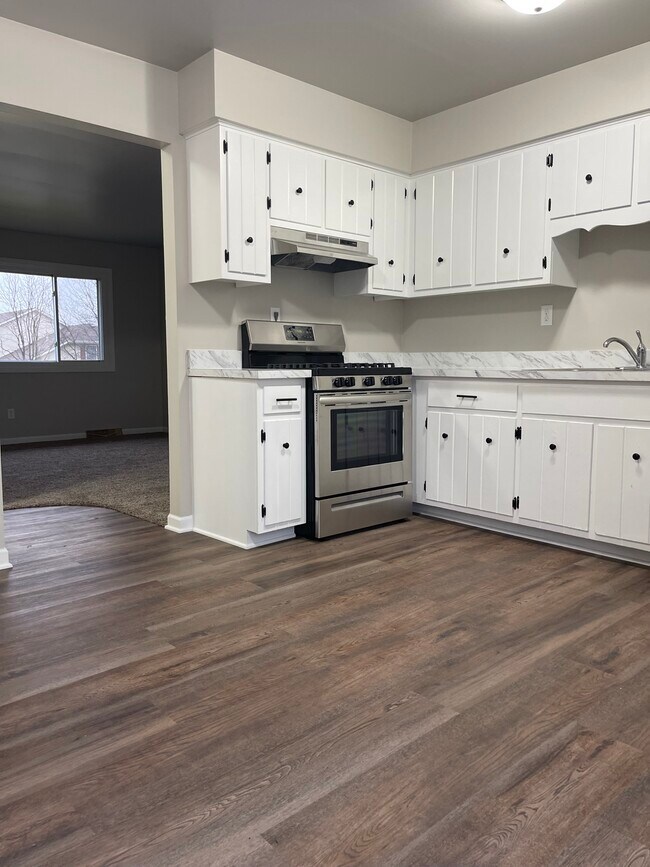 Building Photo - 13422 Woodmar Plz