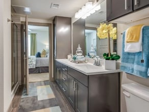 Building Photo - 300 Enclave Dr