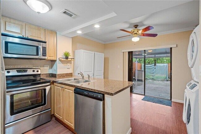 Foto del edificio - 1927 SW 107th Ave