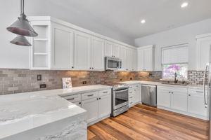 Building Photo - 7531 Edinburgh Way