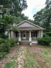 Building Photo - 403 Lewis St