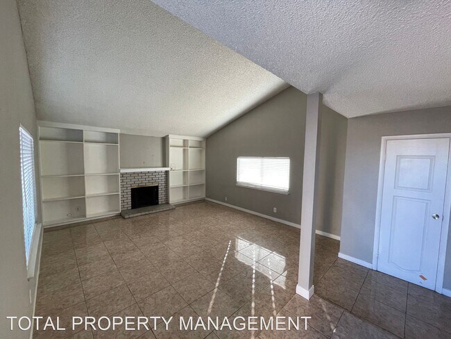 Building Photo - 4 br, 2.5 bath House - 4165 E. Wyoming Ave