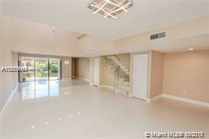 Building Photo - POINCIANA IS YT & RCQ CLUB CONDO