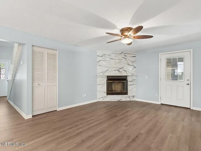 Combine sala/comedor/cocina - 10388 Arrow Bluff Ct