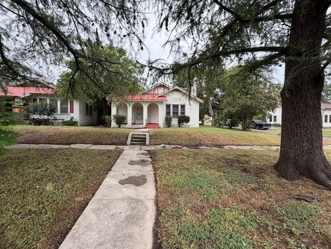 Charming Highland Park Home - Charming Highland Park Home