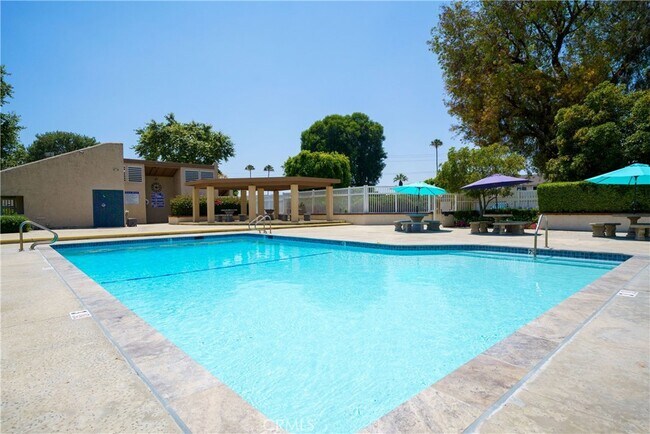 Foto del edificio - 1587 Gatewood Ct