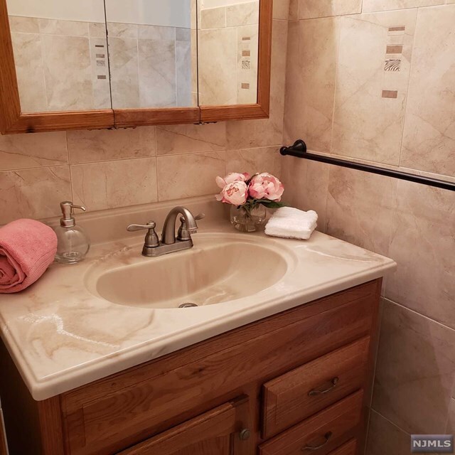 Building Photo - 38 Tuttle St