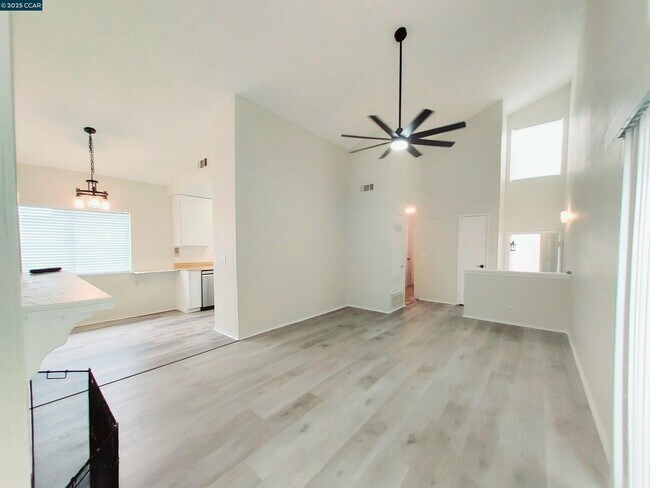 Foto del edificio - 3712 Willow Pass Rd