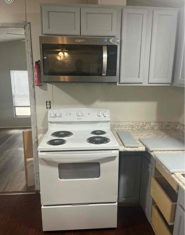 Foto del edificio - 1820 Ichetucknee Rd SE