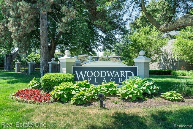 Foto del edificio - 1113 N Old Woodward Ave