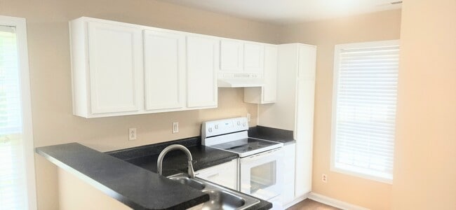 Building Photo - 6001 Mullens Dr