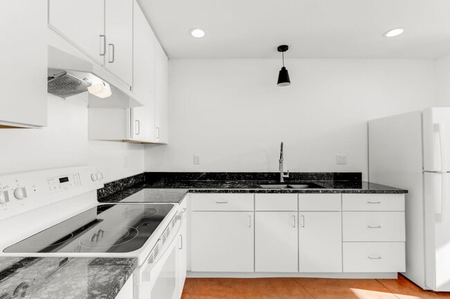 Building Photo - 200 Cornell Dr
