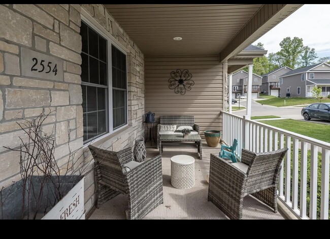 Building Photo - 2554 S Flat Rock Rd