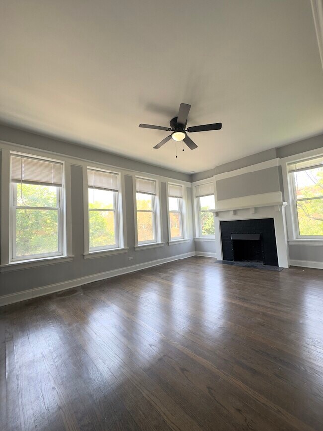 Foto del edificio - 1251 W Rosemont Ave