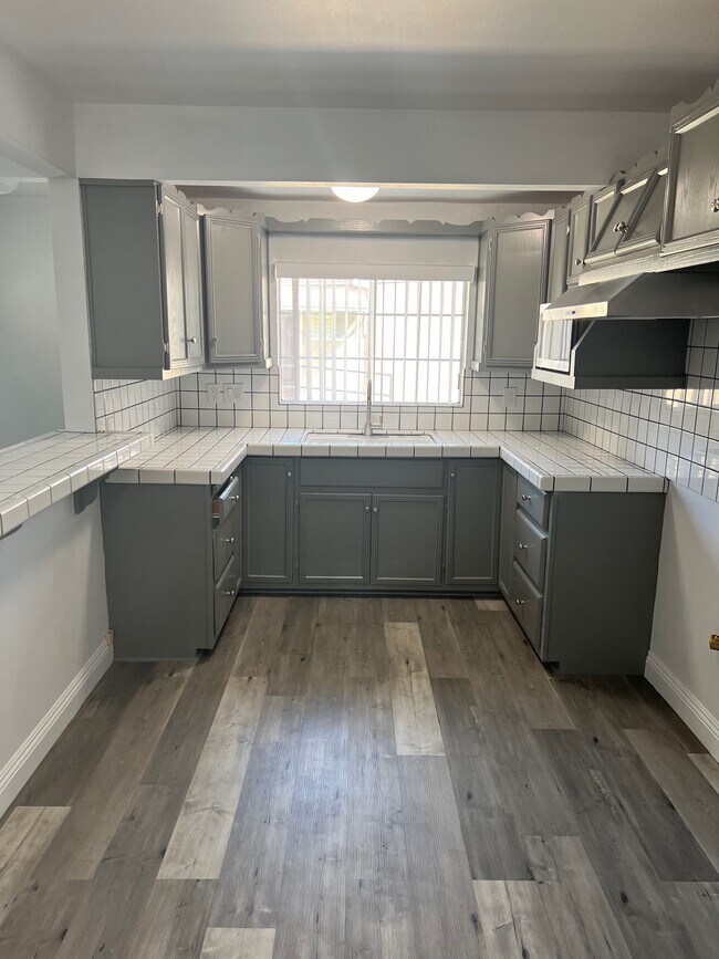 Kitchen - 311 W San Bernardino Rd
