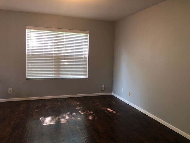 Foto del edificio - Beautiful Home next to Paddock Lake (3BR/1...