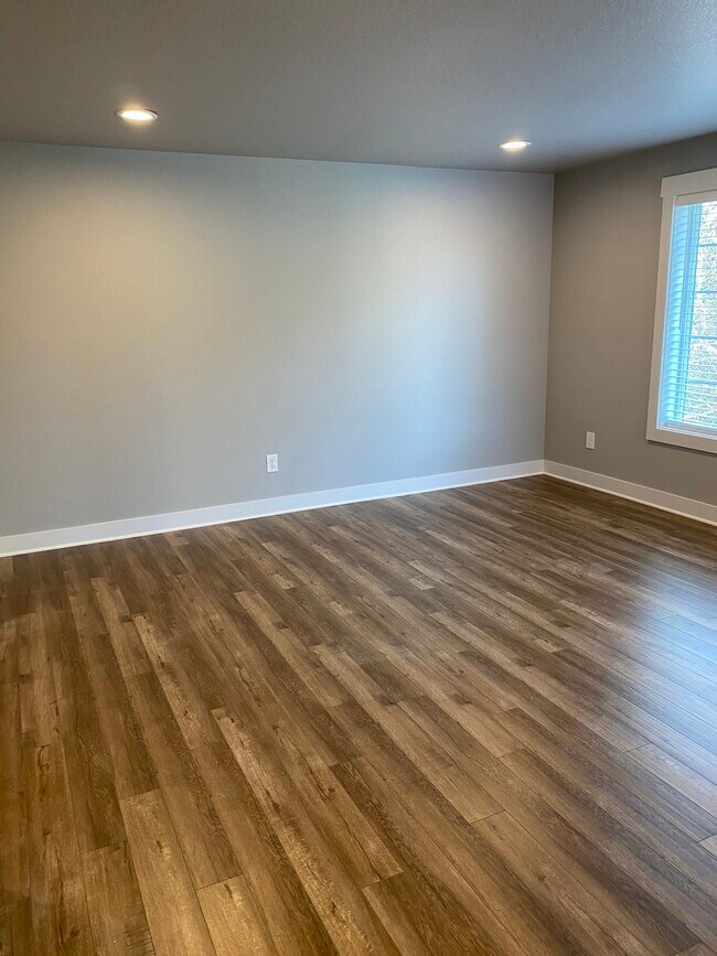 Living room - 1107 Creekwood Ct SE