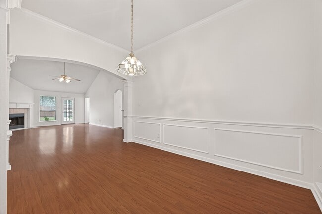 Foto del edificio - 2015 Waverly Glend Dr