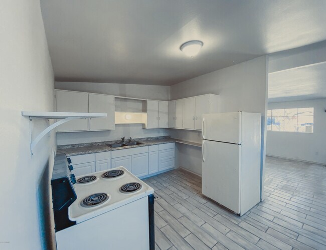 Building Photo - 2131 Garrison Rd