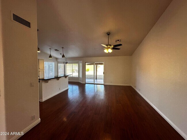 Building Photo - 989 S Canal Dr
