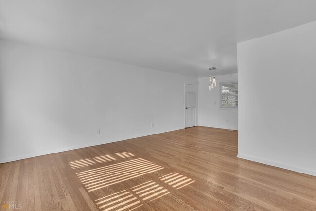 Foto del edificio - 3287 Renault Rd SE