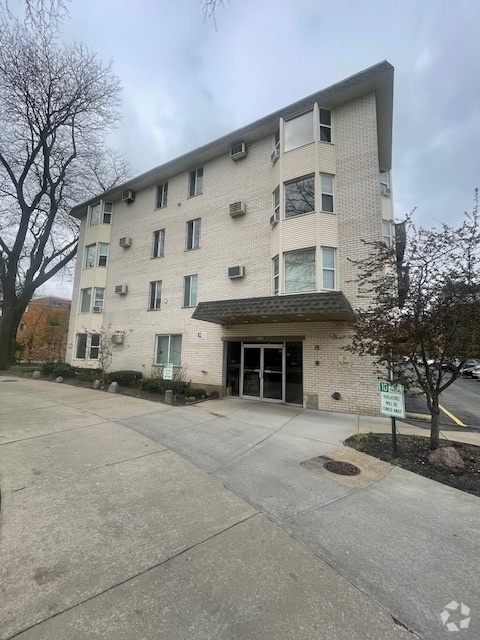 Building Photo - 8232 Niles Center Rd