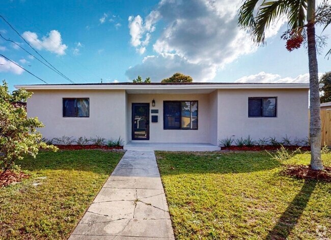 Building Photo - 830 NE 171st Ter