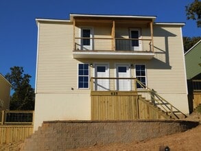 Building Photo - 625 Poplar St