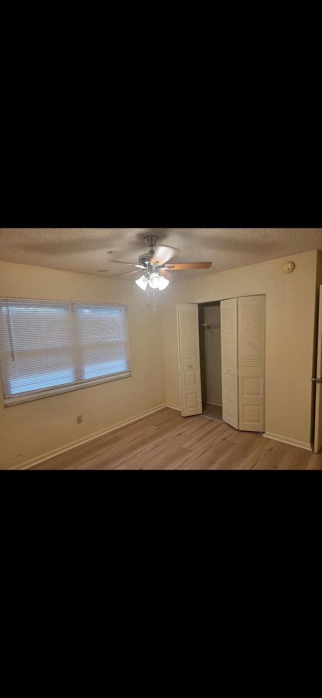 Foto del edificio - 481 Emerald Rd