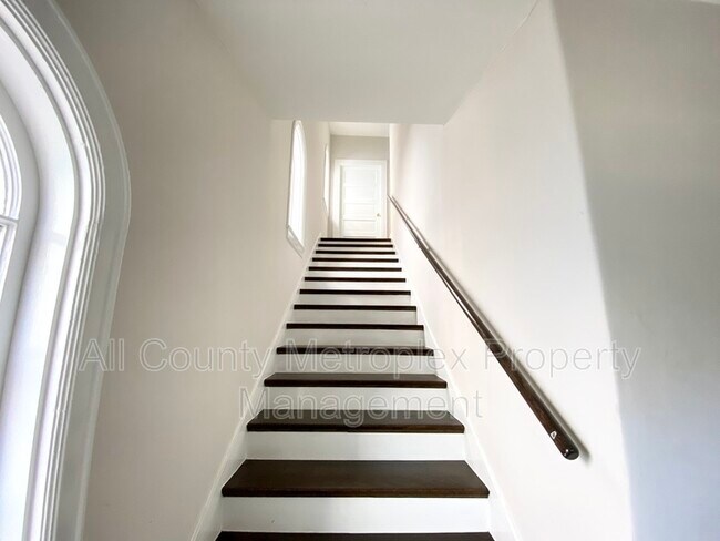 Foto del edificio - 4222 N Hall St