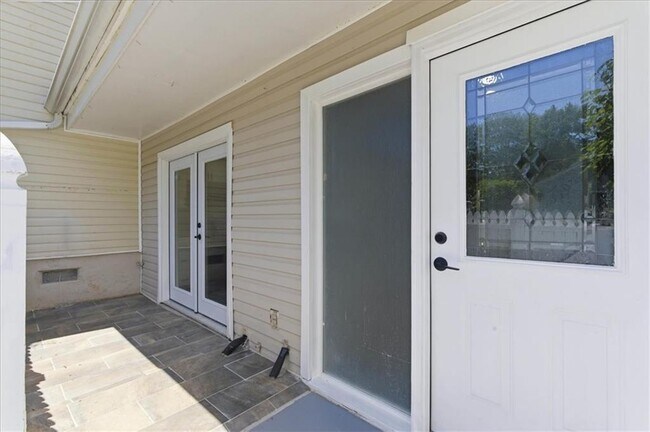 Building Photo - 2696 Greentree Dr SE