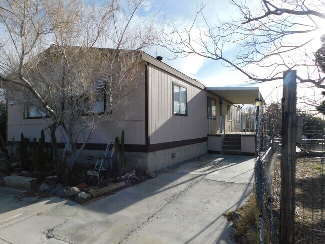 Building Photo - Adorable House With a Huge Backyard!