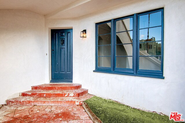 Foto del edificio - 1132 S Cloverdale Ave