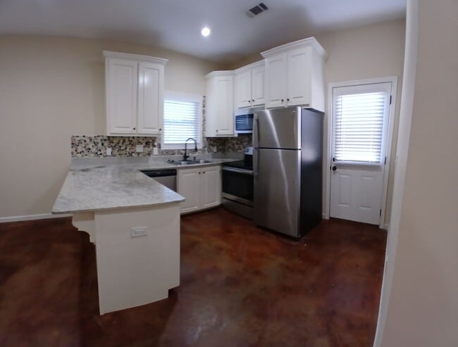 Building Photo - 1 BD/ 1 BA