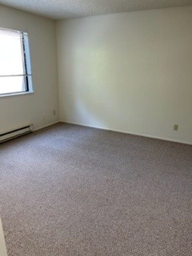 Building Photo - Great Condo in Desirable Fremont ***Move-in Special***