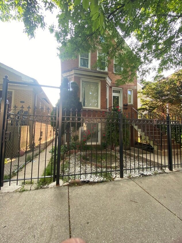 Primary Photo - 2034 N Kedvale Ave