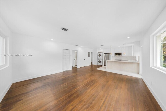 Foto del edificio - 250 NW 98th St