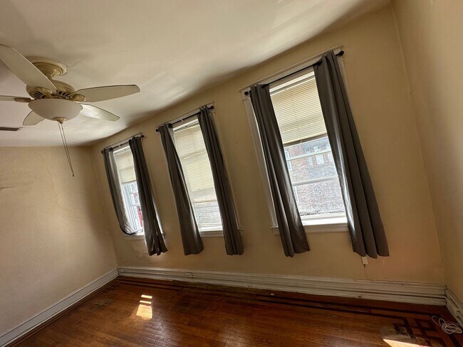 Foto del edificio - Spacious 1 Bedroom Apartment in Queen Village - Perfect Blend of Comfort and Location