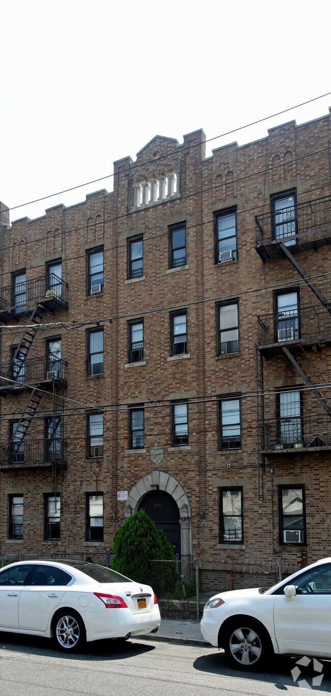 1711 New Haven Ave, Far Rockaway, NY 11691 Apartments Far Rockaway