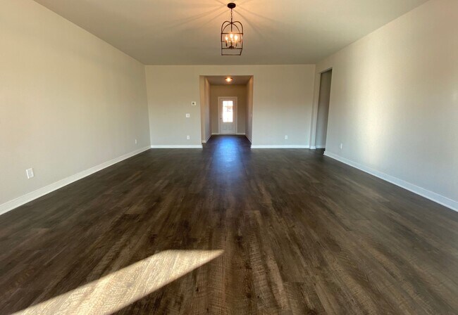 Foto del edificio - Home for Rent in Weaver AL... Available to View Now!!!