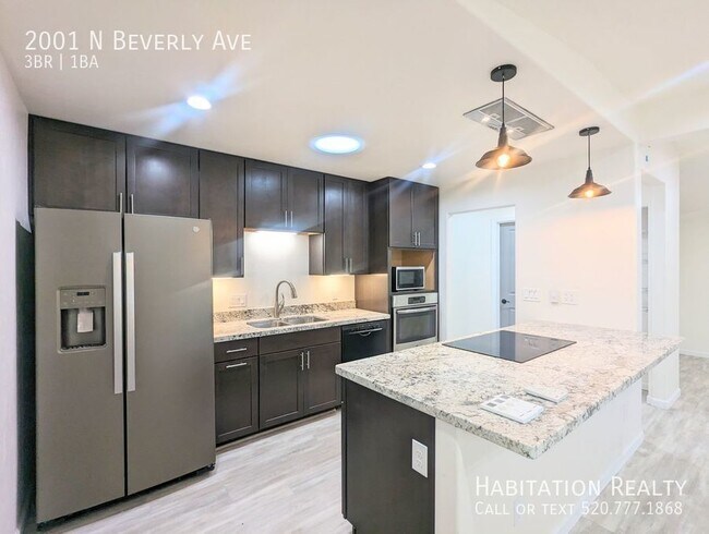 Building Photo - 3bd/1ba Freshly Renovated Home w/ an Enclo...
