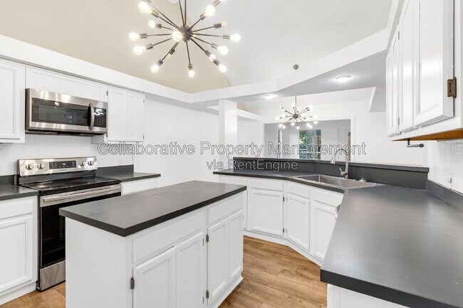 Building Photo - 6 English Saddle Ct